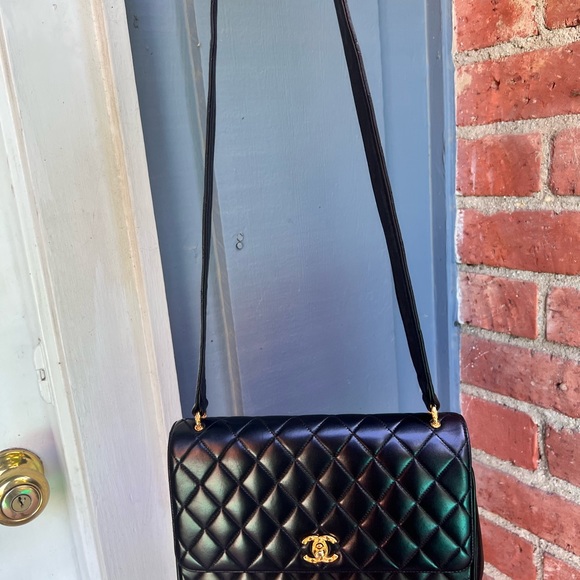 Authentic Chanel black quilted lambskin flap messenger bijou 24k gold hardware - Picture 14 of 16